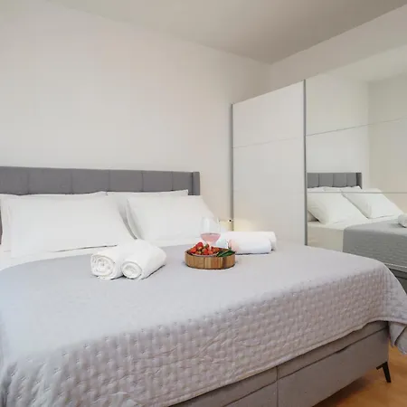Sara's Fantasy Apartment Vodice