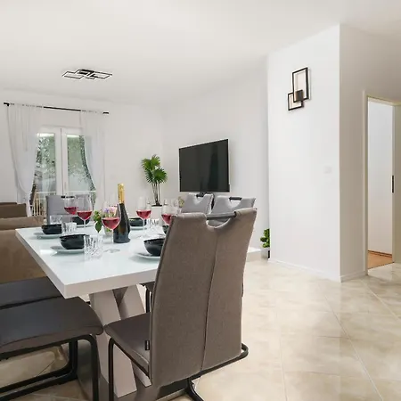 Sara's Fantasy Apartment
