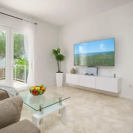 Sara's Fantasy Apartment *